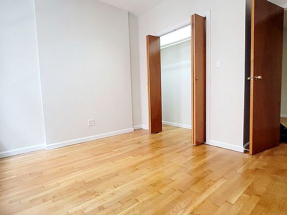 5th image of 346 W 36th St APT 4D