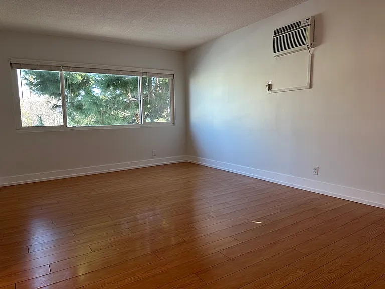 1015 E Wilson Ave #4 — Photo 6