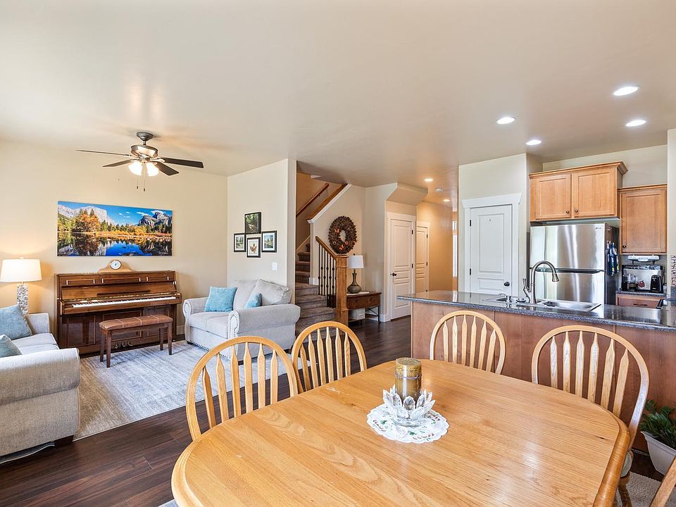 1st image of 1464 N La Palma Pl