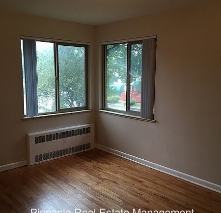 3rd image of 1522 Fairfax St APT 01