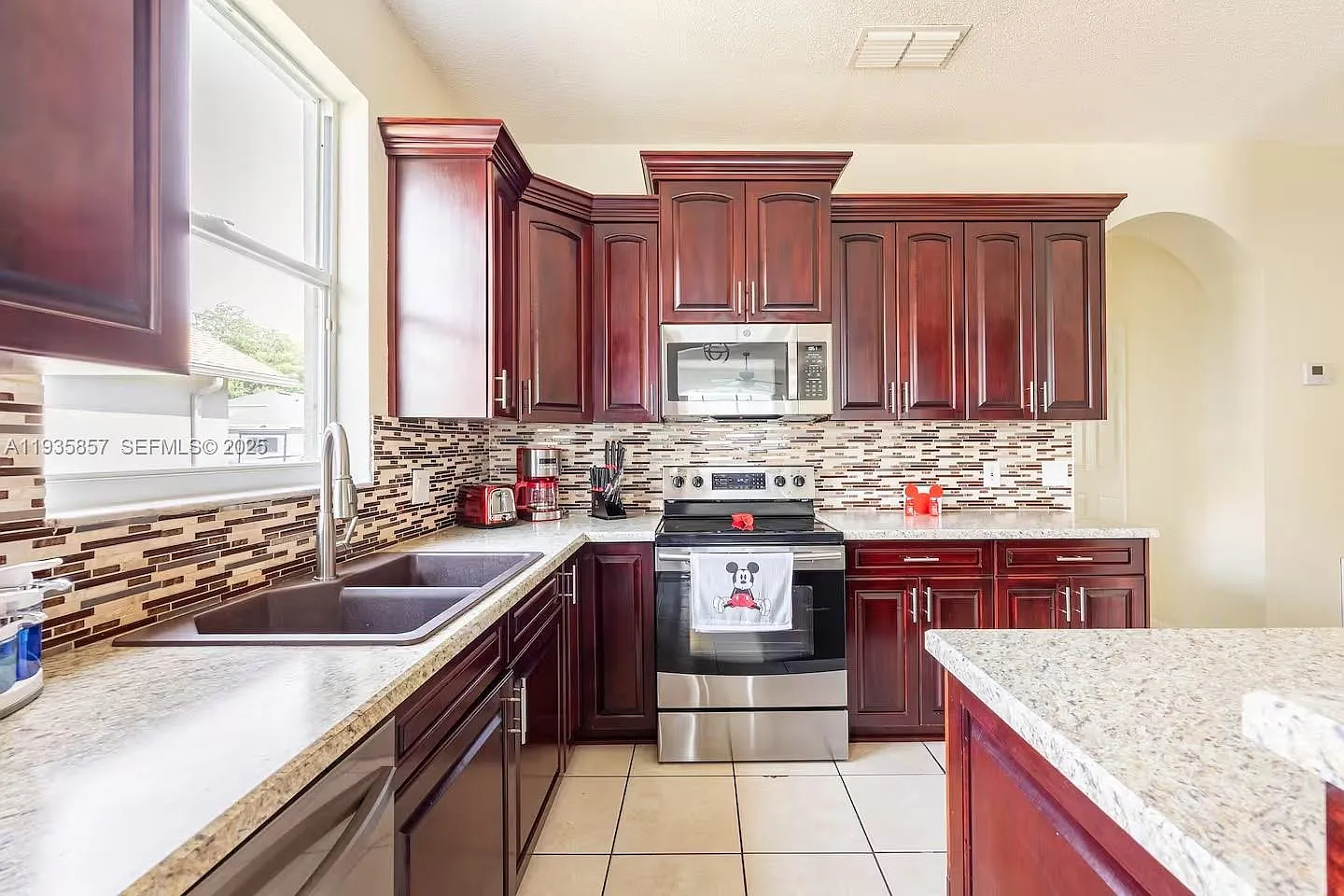 5 bed, 2.0 bath, $2,800 — Photo 4