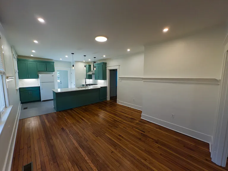 519 Midland St — Photo 3