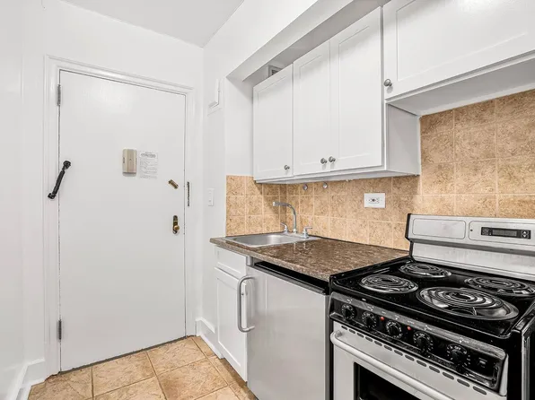 307 East 44th Street image 1 of 24