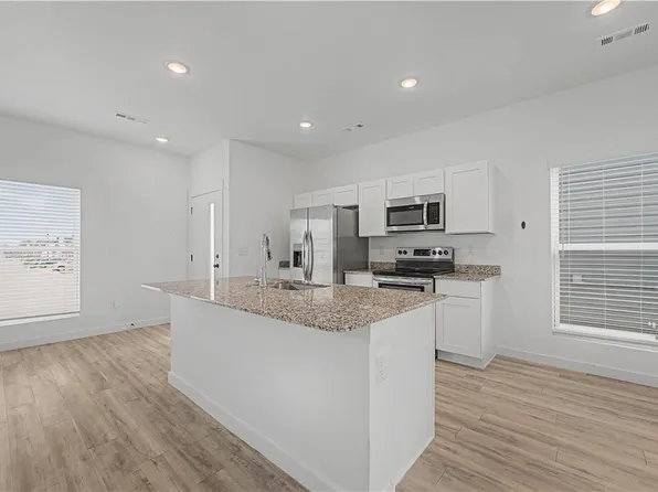 651 Saint Charles Pl, Bentonville, AR 72713