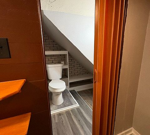 5th image of 614 W 1st Ave