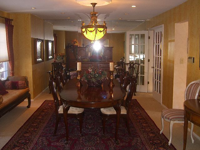 formal dining room w/faux paint, gorgeous window treatment and carpet