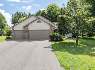 31157 Cedar Ridge Dr, Lindstrom, MN 55045