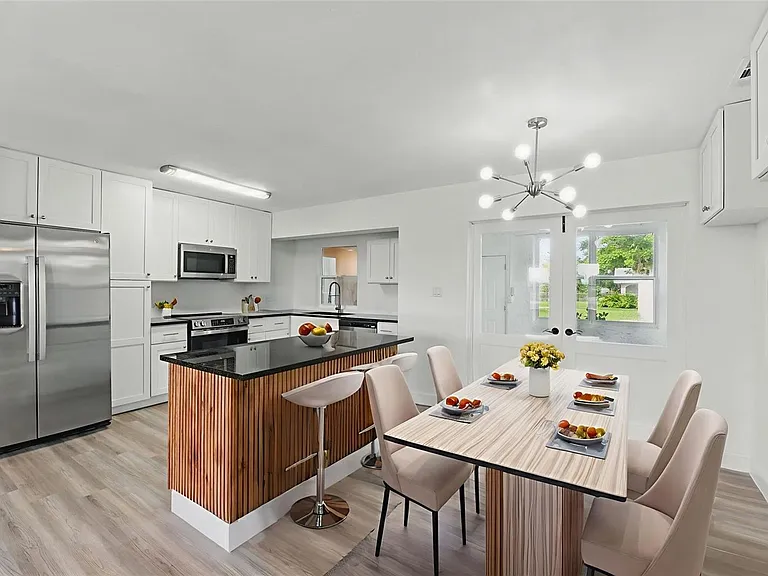8812 Oakwood Dr — Photo 3
