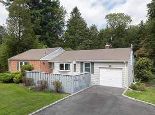 52 Turtle Cove Ln, Huntington, NY 11743