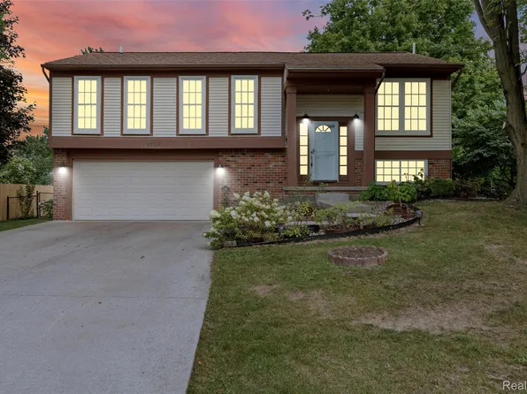 22530 Sheridan Rd, Novi, MI 48375