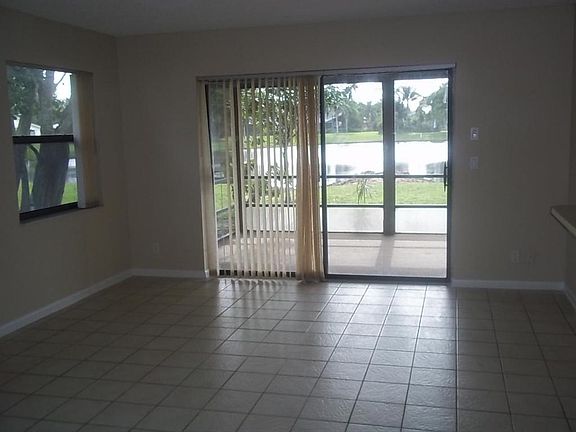 3rd image of 2286 SW Creekside Dr