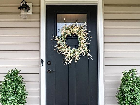 4th image of 1328 Hidden Creek Cir