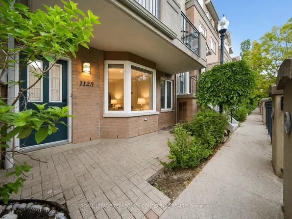 28 Sommerset Way #1125, Toronto, ON M2N 6W7