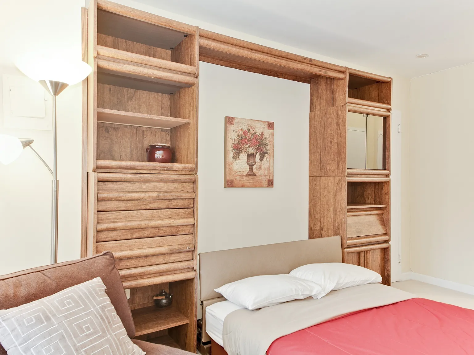 Studio, 425 sqft, $2,340 — Photo 3