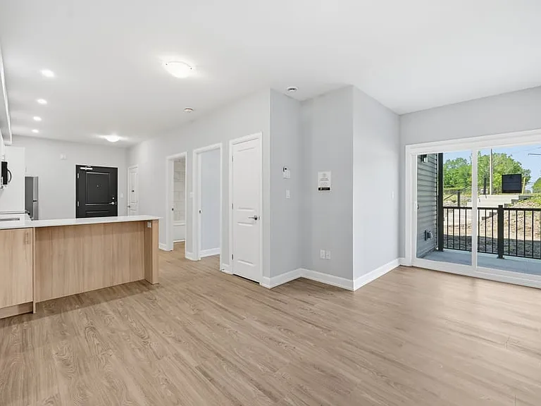2396 Cleroux Cres #108 — Photo 5