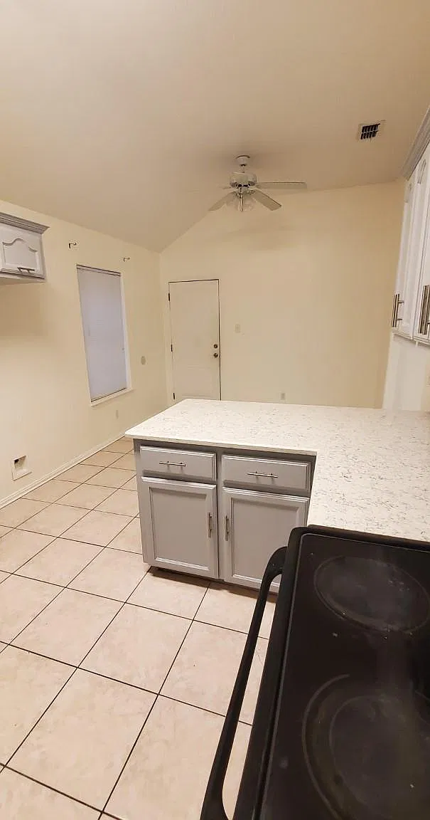 3 bed, 1225 sqft, $1,500 — Photo 3