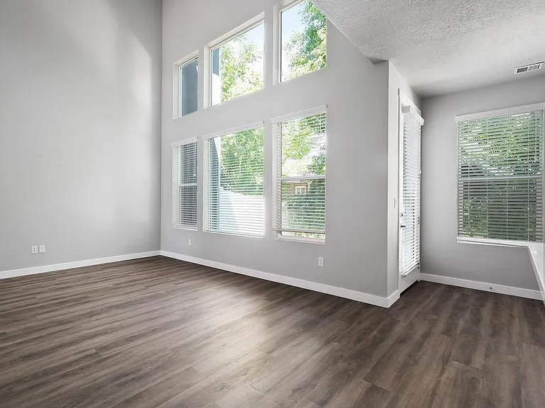 735 E Zekes Ct — Photo 7
