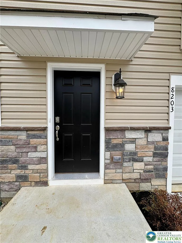 3 bed, 2.5 bath, 1969 sqft, $2,800 — Photo 4