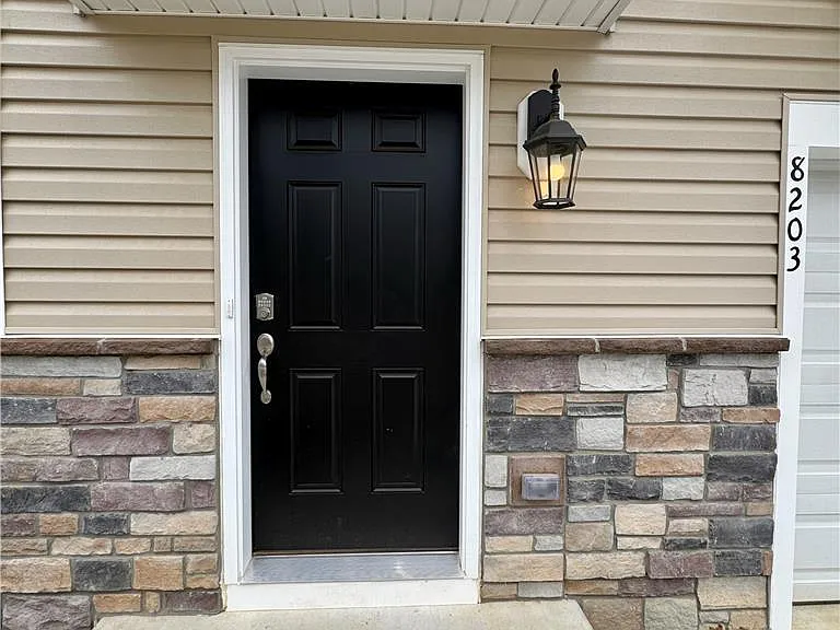 8203 Alexander Ct — Photo 4