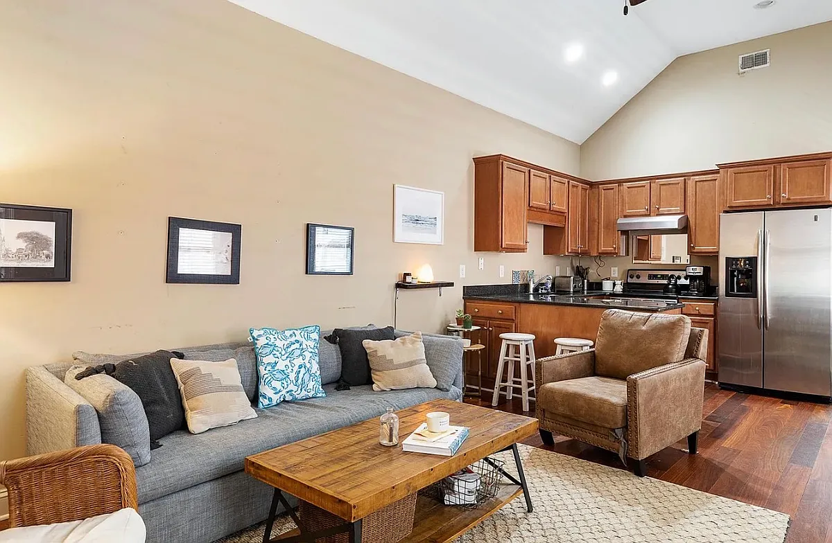 14 foot ceilings - 594 Rutledge Ave