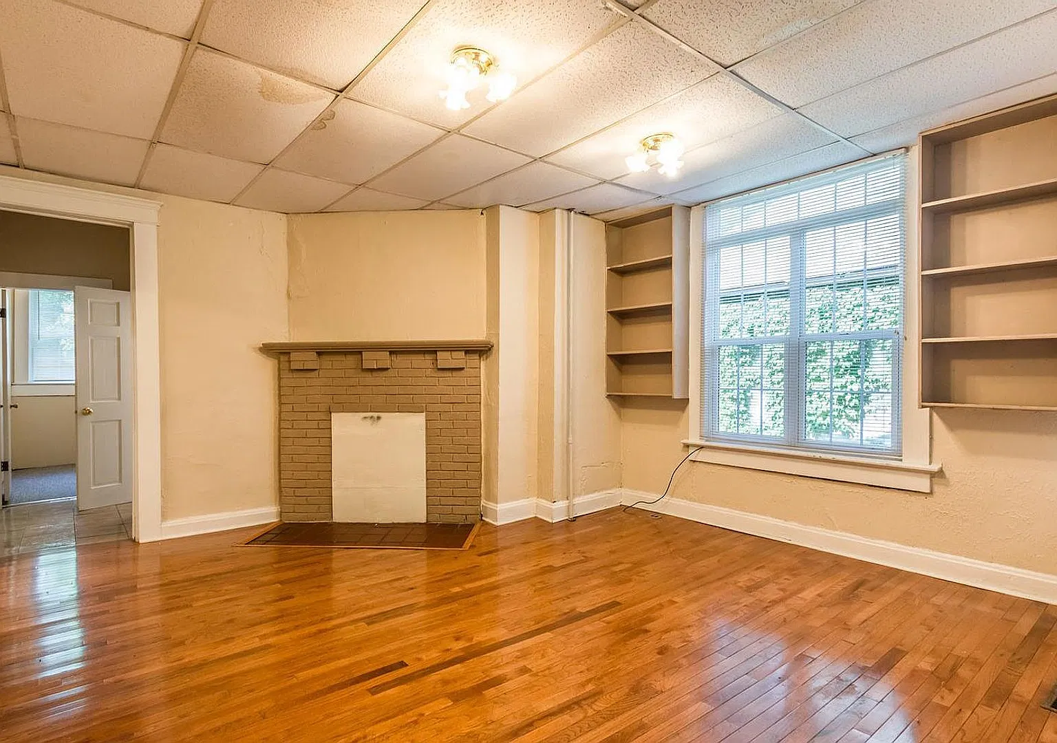 **August 2028** Huge 7 Bed, 3 Bath House Near IU!! — Photo 4