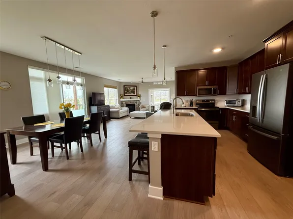 9065 Bishop Dr #106, West Des Moines, IA 50266