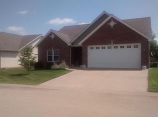 1890 Lakeshore Dr, Farmington, MO 63640