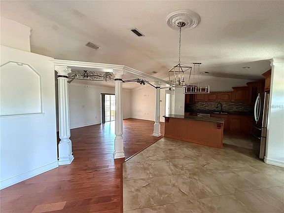 5th image of 3900 Oak Pointe Blvd