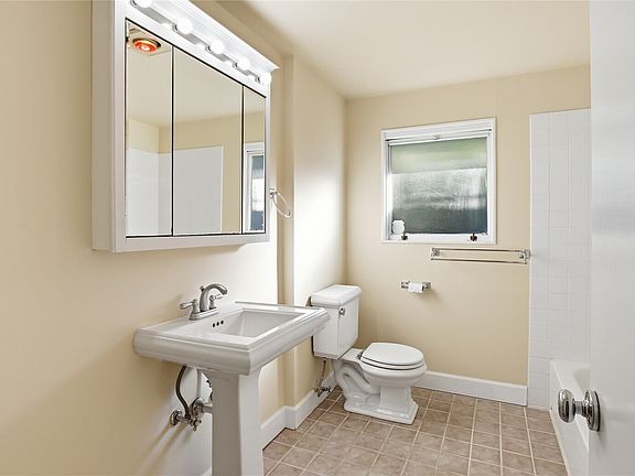 5th image of 4721 26th Avenue SW