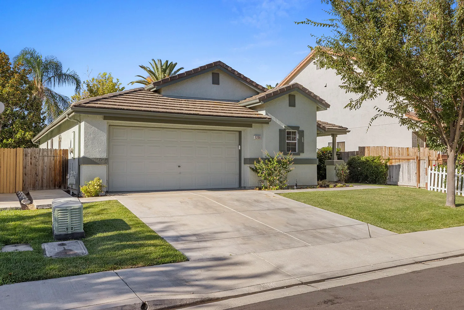 3 bed, 1523 sqft, $2,300 — Photo 2