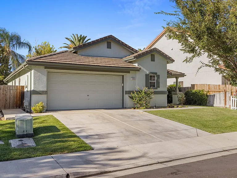 1206 Yellowhammer Dr — Photo 2