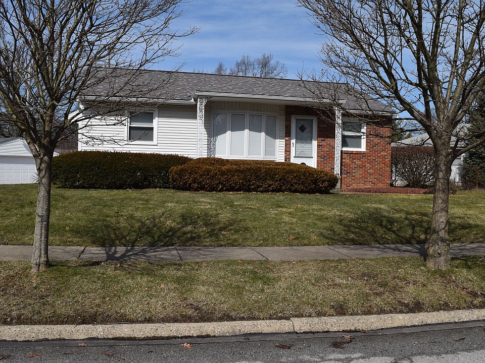 1st image of 574 Lynn Dr