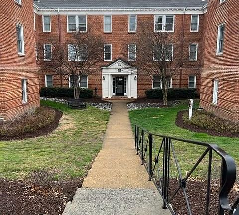 2nd image of 922 S Washington St APT 313