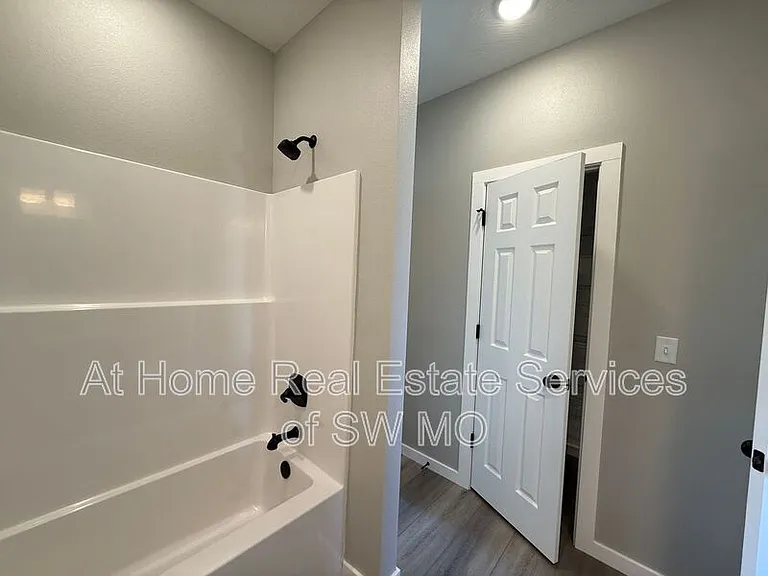 120 Bailey Dr — Photo 6