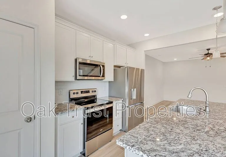 500 Trotters Ln — Photo 13