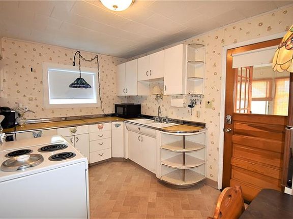 3rd image of 3357 Pike St