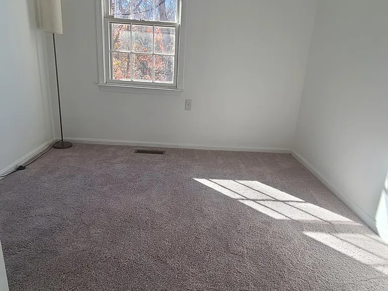 2nd bedroom (3rd floor)