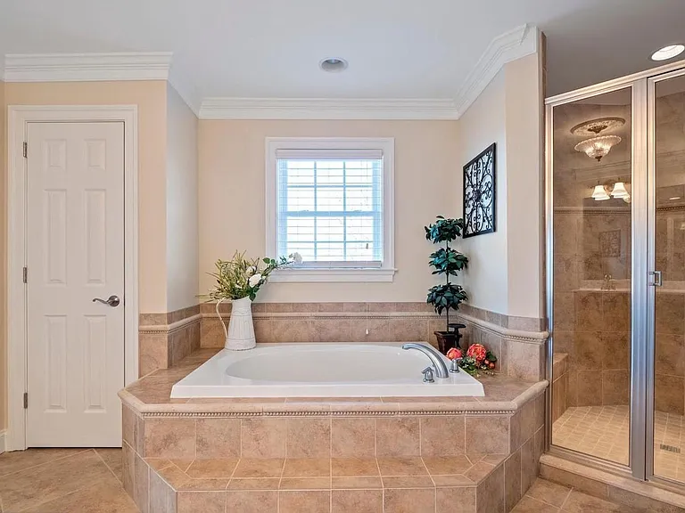 8100 Longtree Rd — Photo 29