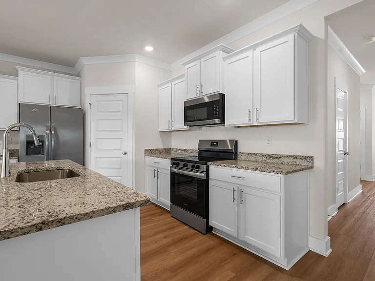 1009 Hayward Loop — Photo 8