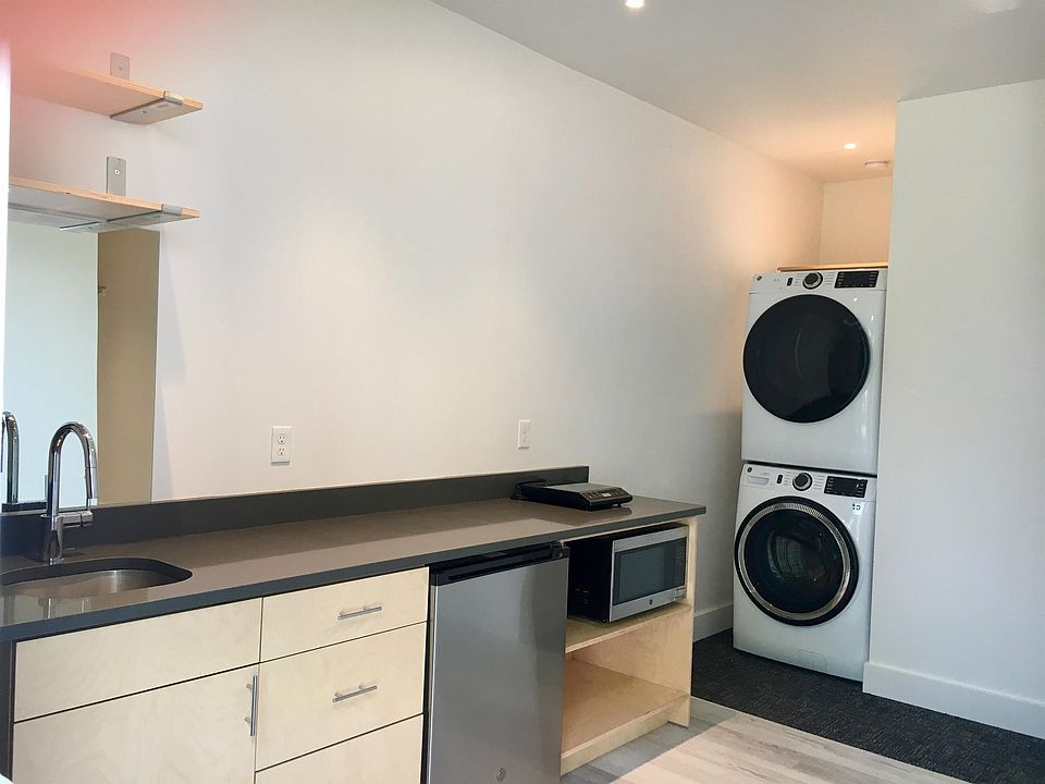 Washer-dryer in context