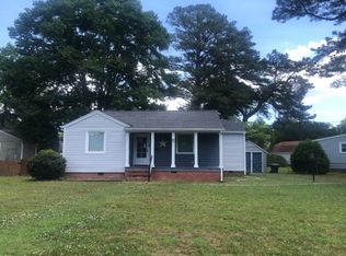 14 Commodore Dr W, Newport News, VA 23601