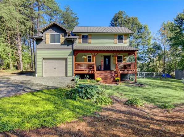 1021 Country Side Ln, Yadkinville, NC 27055