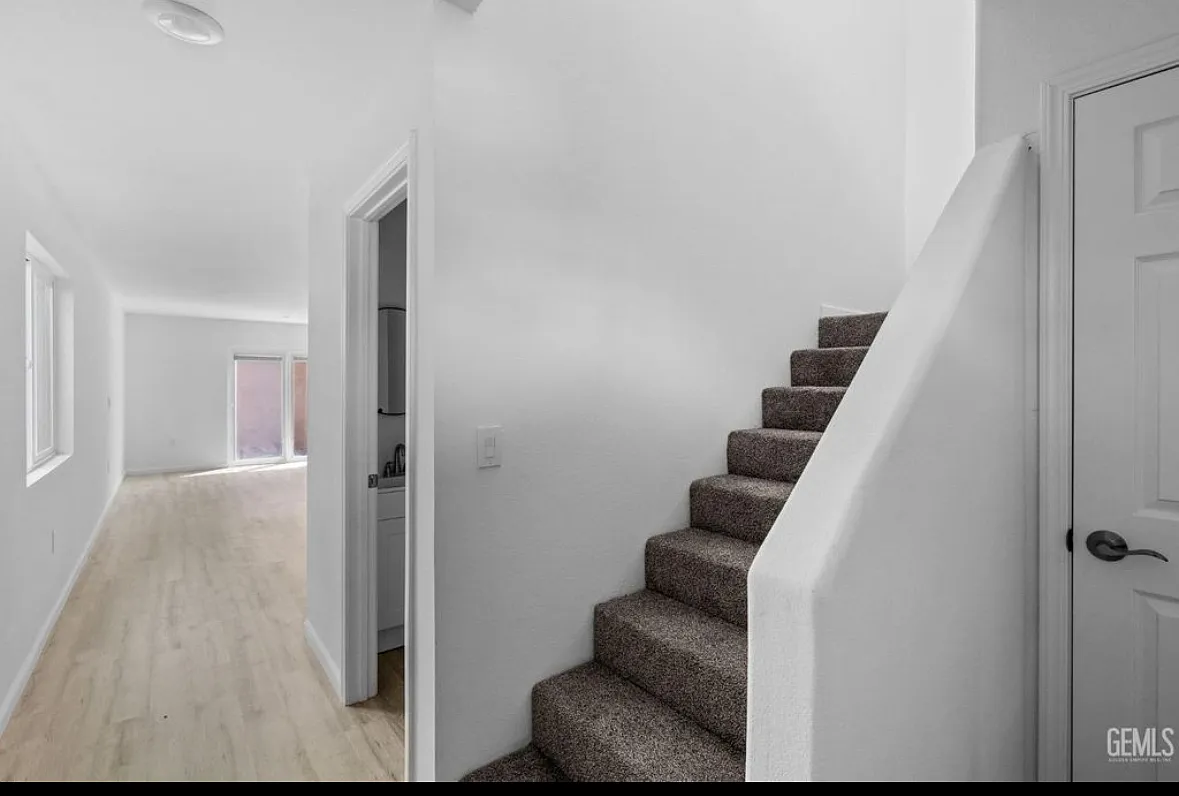 Building Photo - 1413 Oregon St #1