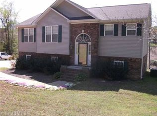 156 Pinehill Ct, Clemmons, NC 27012