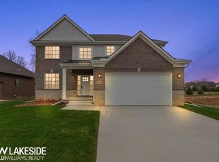 16372 Via Vilagio Dr, Macomb, MI