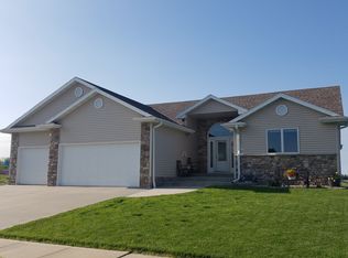 2806 Lakeview Ln, Central City, NE 68826