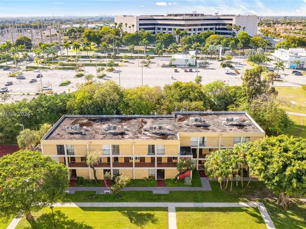 9250 Fontainebleau Blvd APT 204, Miami, FL 33172