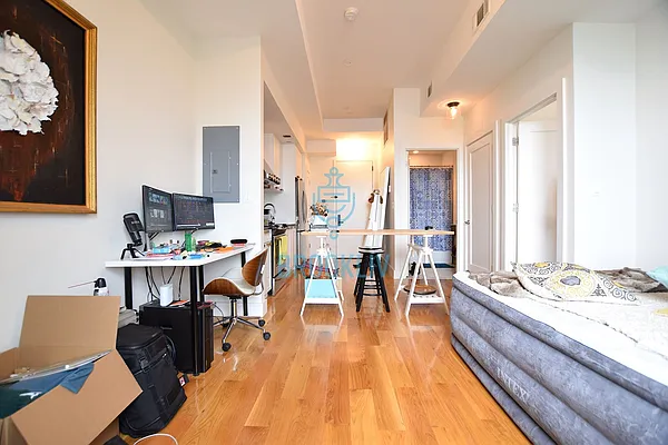 Rented by null | media 82