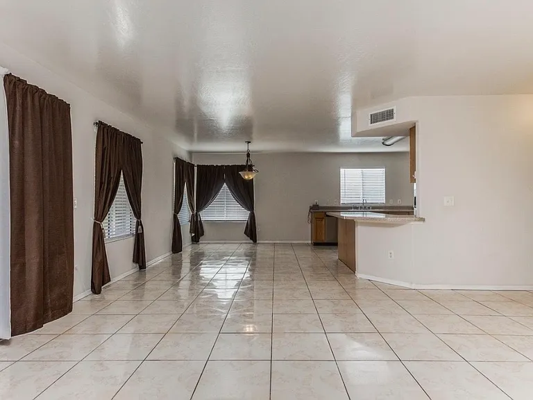 6809 S 39th Ln — Photo 10