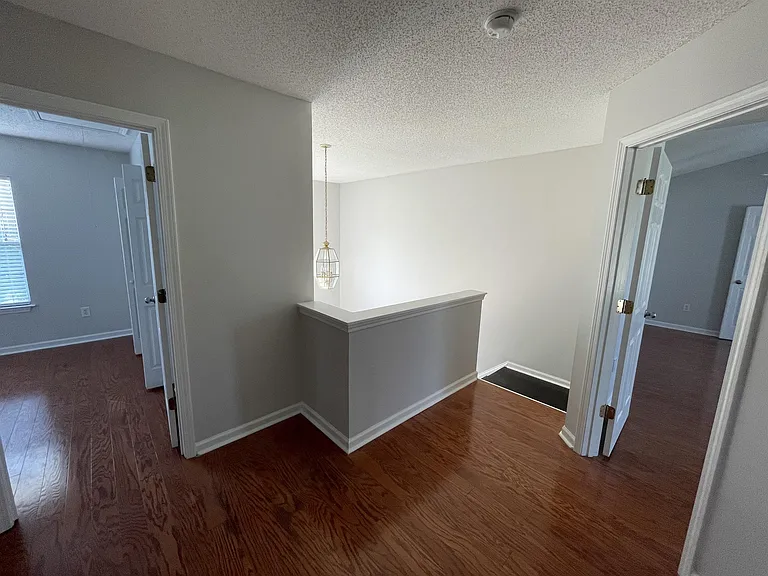 2704 Holmes Ct N — Photo 16